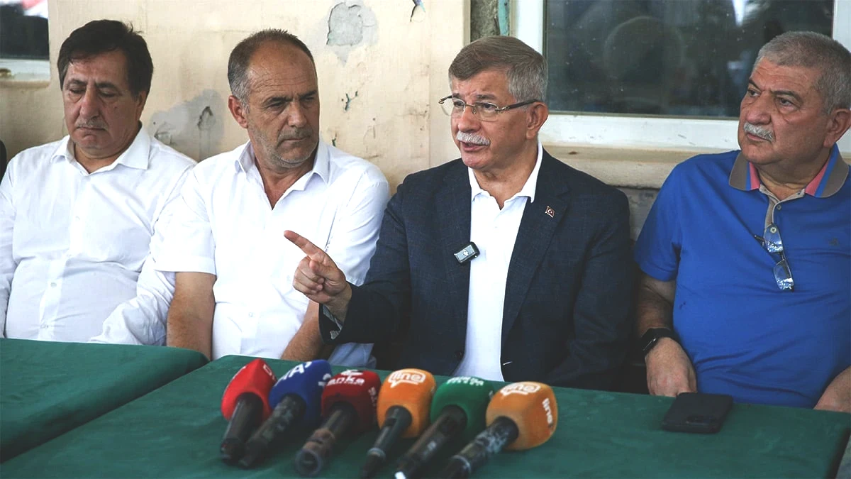 davutoglu.jpg